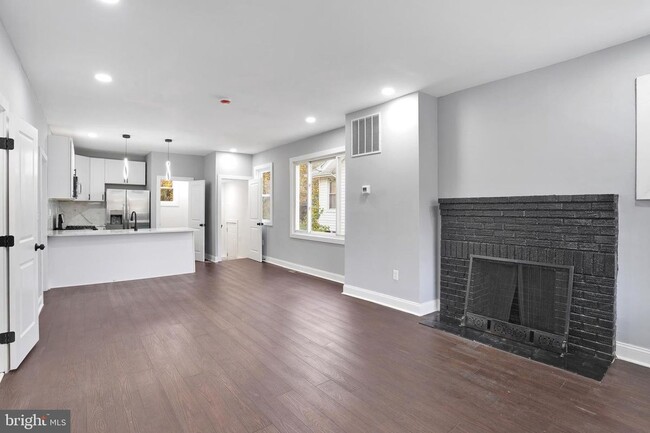 Building Photo - 2838 27th St NE