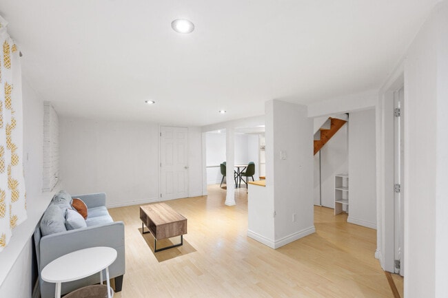 Building Photo - 2580 Trafalgar St