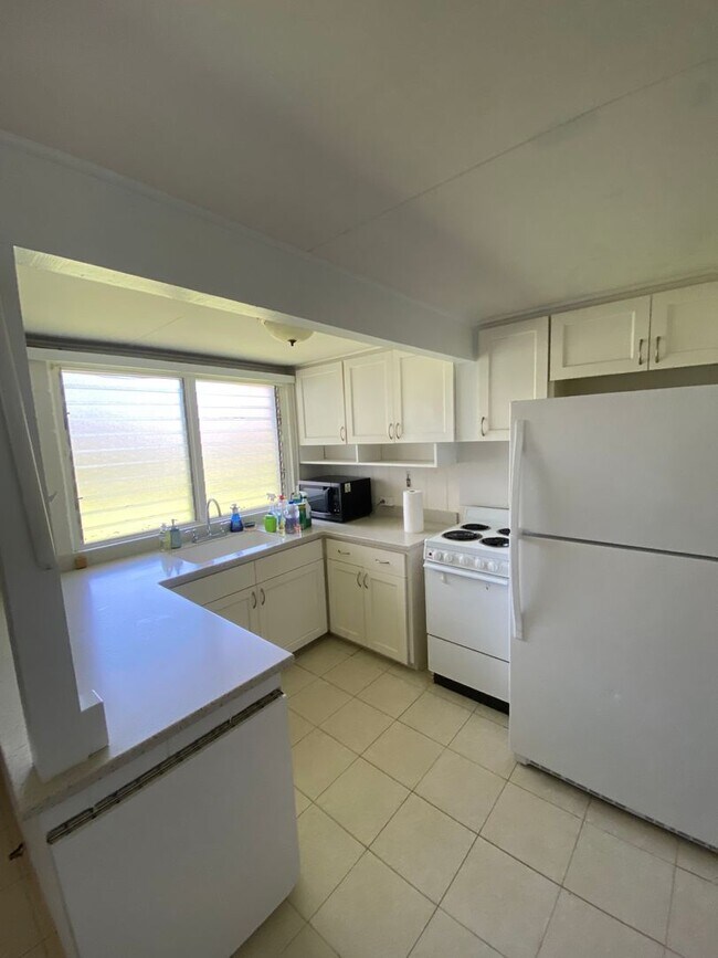 Building Photo - Spacious 4 bedroom 2 bath house.