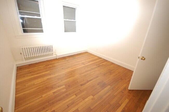 Building Photo - 8 Vinal St