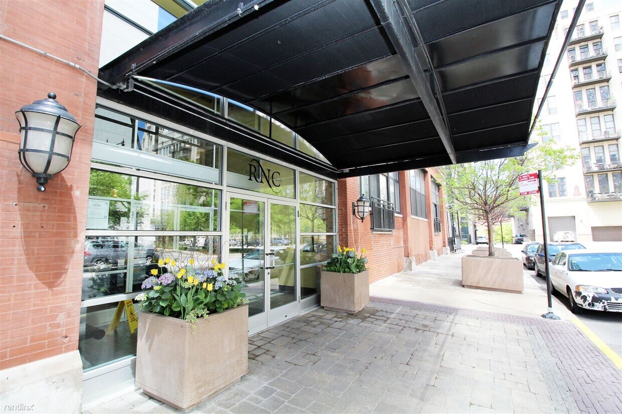 Primary Photo - 2 br, 2 bath Condo - 521 W Superior St Uni...