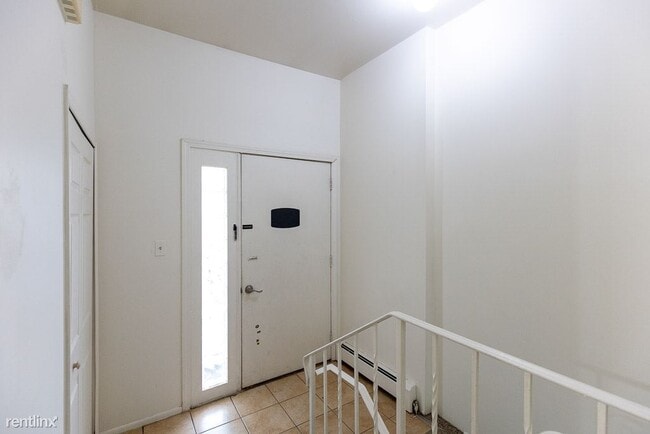 Building Photo - 2 br, 1.5 bath Townhome - 162 Summit View Ct