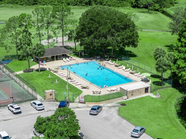 Fotografía del edificio - 507 Eagle Pond Dr