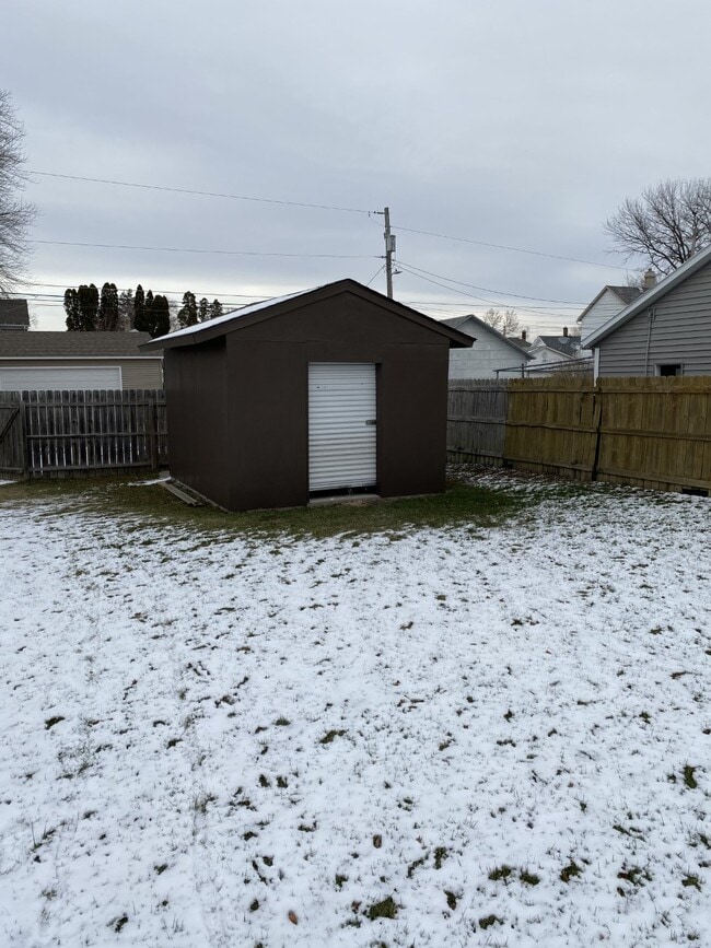 Building Photo - 3 BEDROOM 1 BATHROOM HOUSE FOR RENT