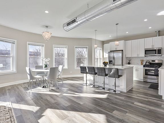 Foto del edificio - 1111 Bonnie Brae Pl