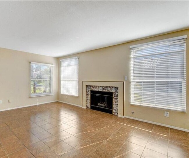 Foto del edificio - LIMITED TIME ONLY! $500 OFF SECOND MONTHS RENT! Inviting home with open layout in a prime Northwe...