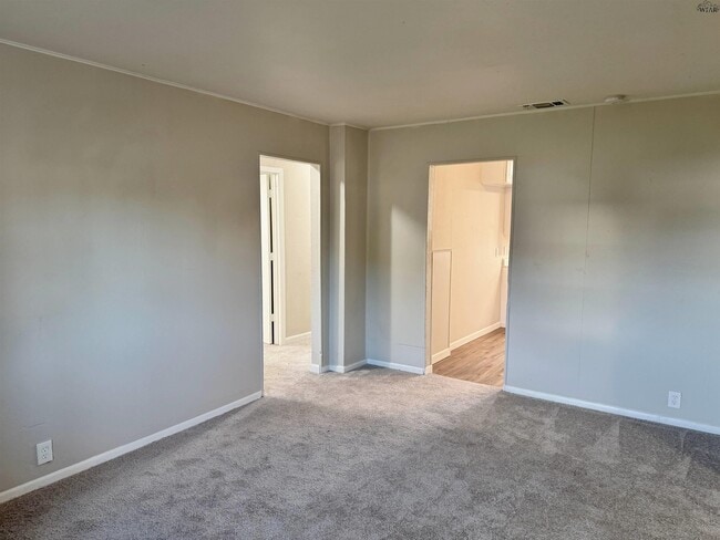 Building Photo - 2813 Roanoke Dr