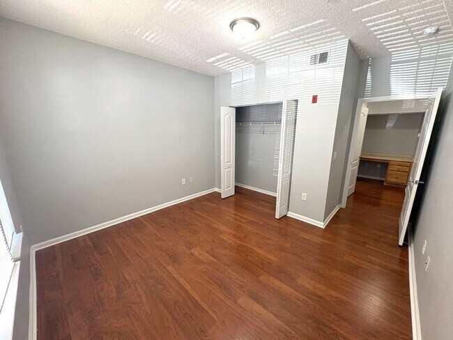 Foto del edificio - Coming Soon!  Beautiful 2 Bedroom with Garage on the 1st Floor!