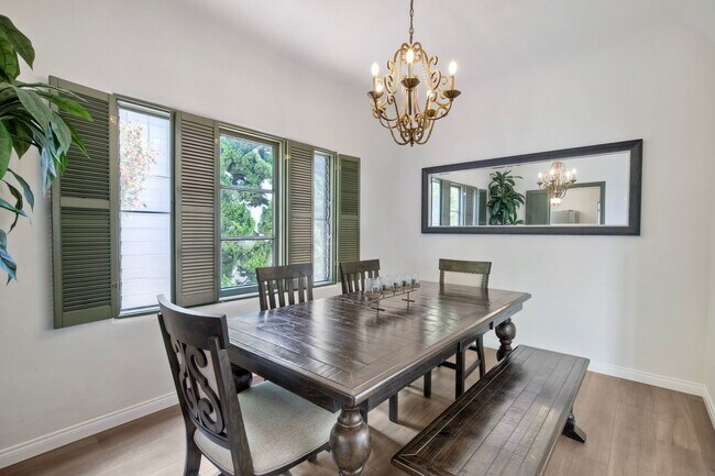 Building Photo - Wonderful remodeled La Jolla House with oc...