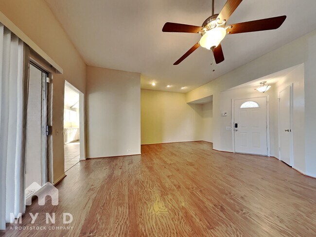 Foto del edificio - 8731 Summit Pines Dr