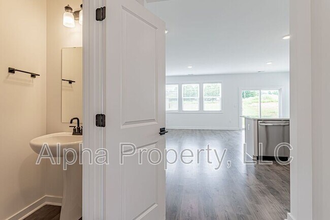 Building Photo - 1235 Westgate Vlg Dr