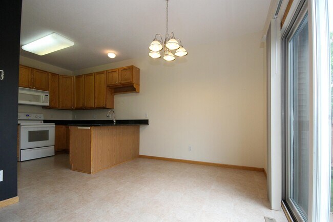 Building Photo - 15274 Florist Cir