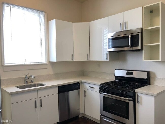 Building Photo - 3 br, 1 bath Duplex - 2027 Myrtle St #2029