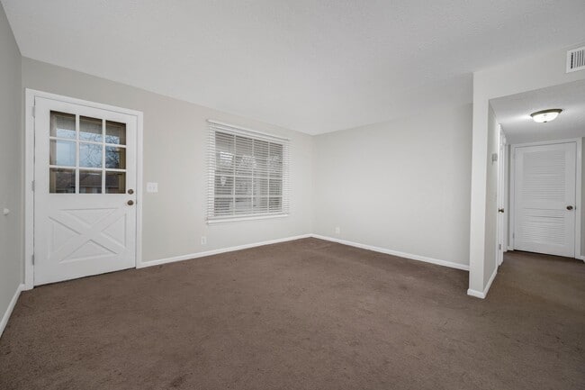 Building Photo - 102 Jennings Dr