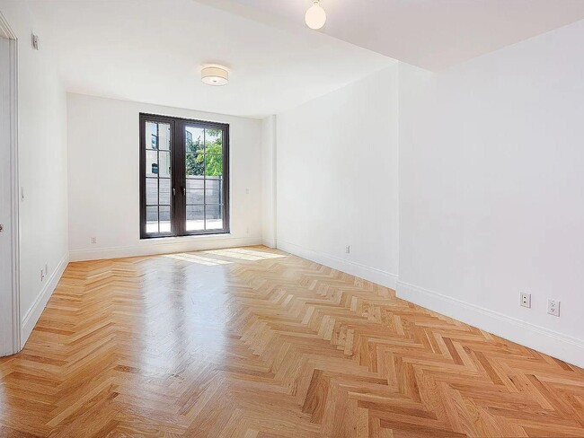 Building Photo - 300 W 122nd St