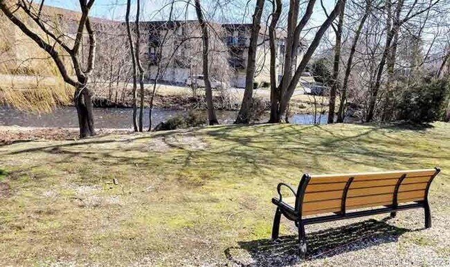 Foto del edificio - 154 Cold Spring Rd