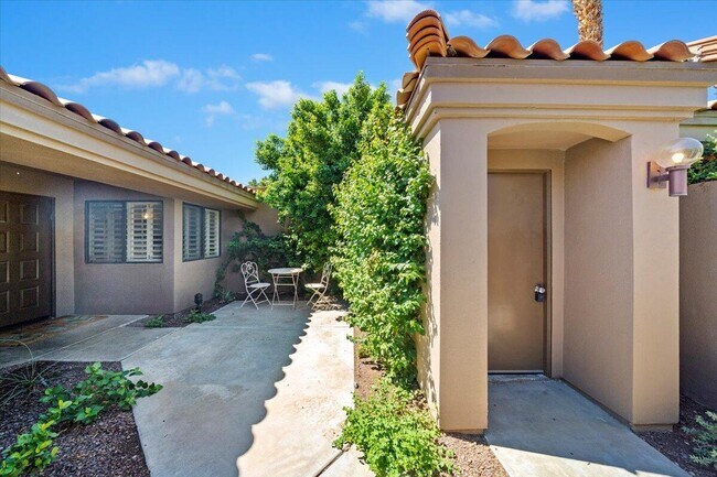Building Photo - 38615 Palm Valley Dr