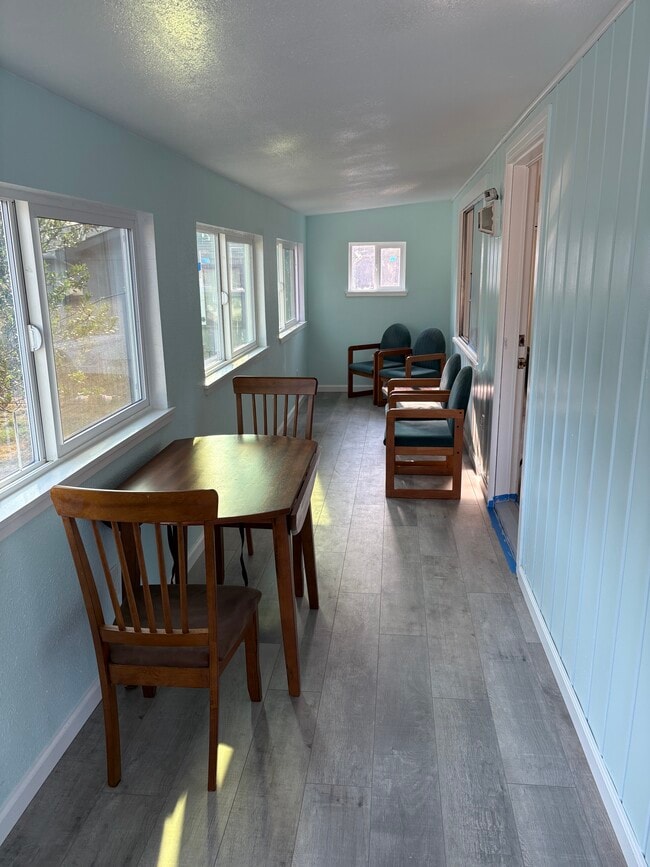Foto del edificio - 620 Meadow Ln