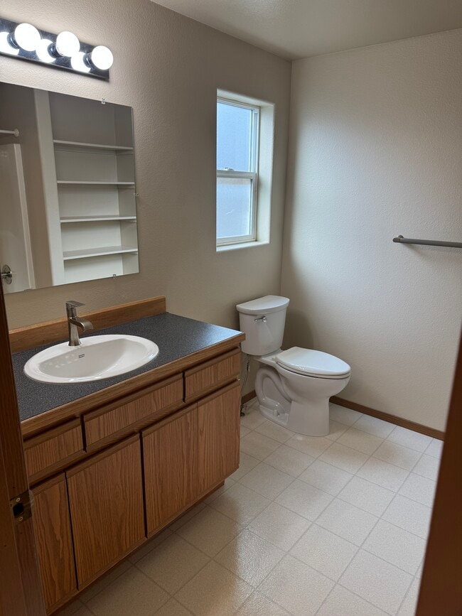 Building Photo - 1031 NW Portland Ave