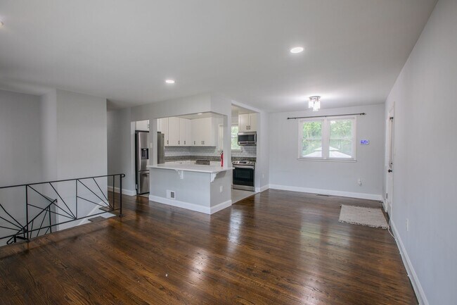 Building Photo - Beautiful 4 BR/2 BA Single-Family Home in ...