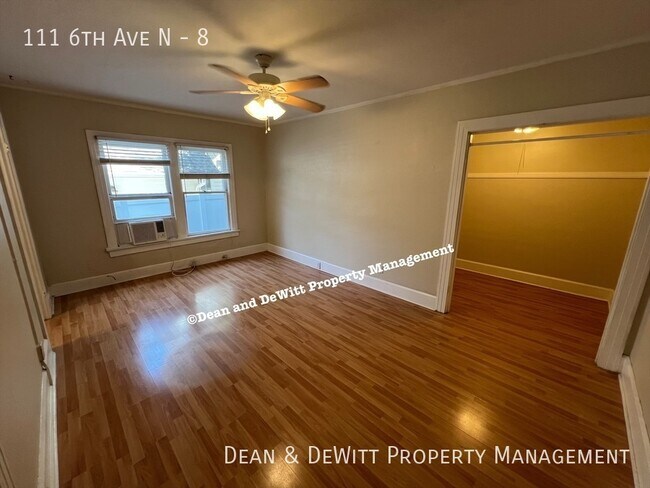 Foto del edificio - 111 6th Ave N