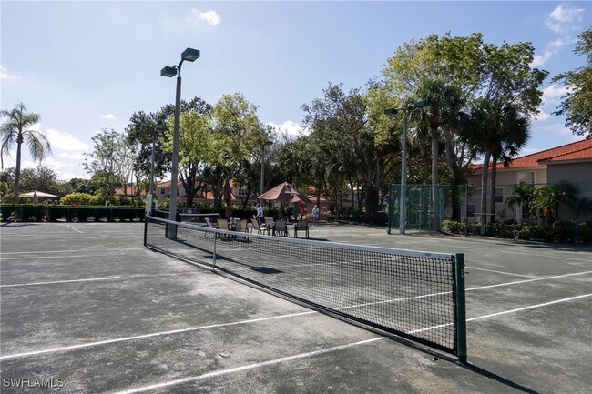 Foto del edificio - 2585 Old Groves Rd