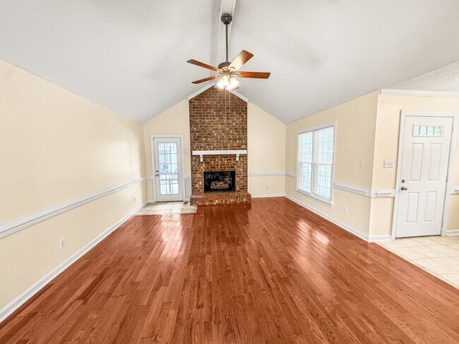 Building Photo - Beautiful 3-BR, 2-Bath home