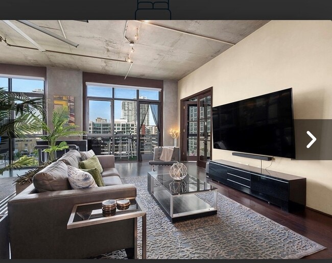 Such high ceiling an open space - 527 10th Ave