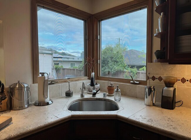 Foto del edificio - 6746 Cutting Blvd