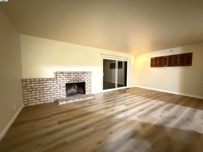 Foto del edificio - 1420 Primrose Way