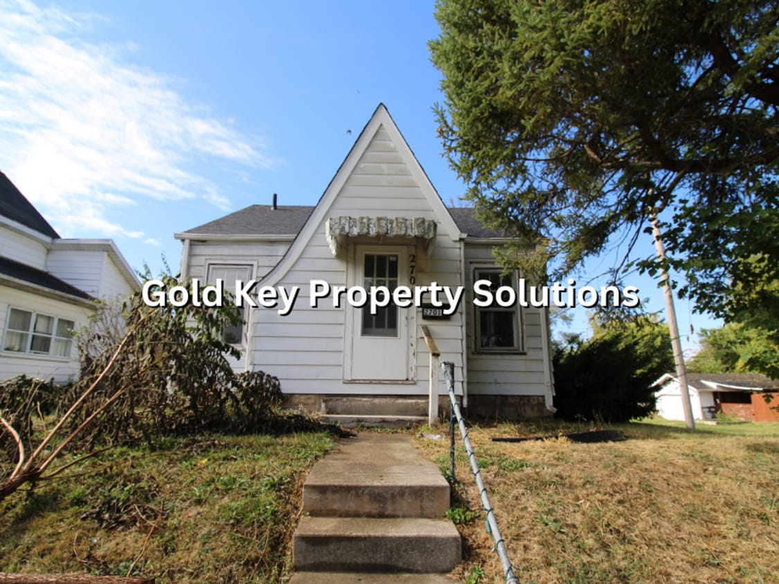 Foto principal - 2 BR 1 BA House with All New Carpet and Pa...