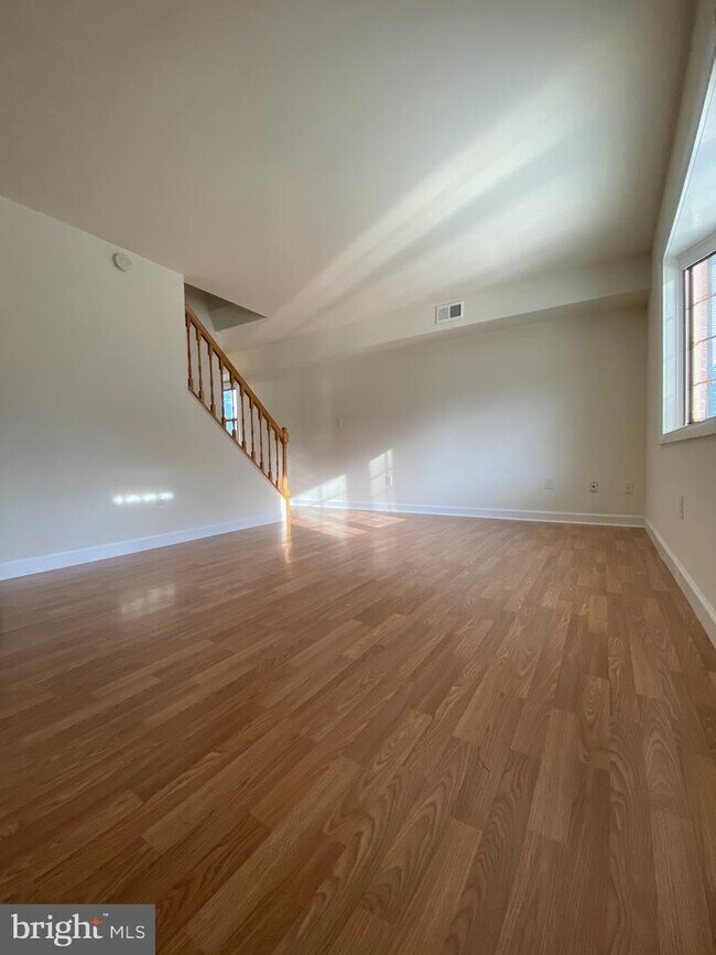 Building Photo - 331 N Governors Ave
