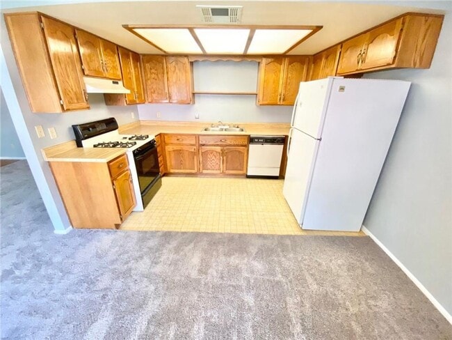 Building Photo - COZY 2-BED, 2-BATH CONDO IN CASA MESA VILLAS