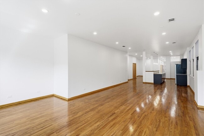 Building Photo - 2723 N Clark St
