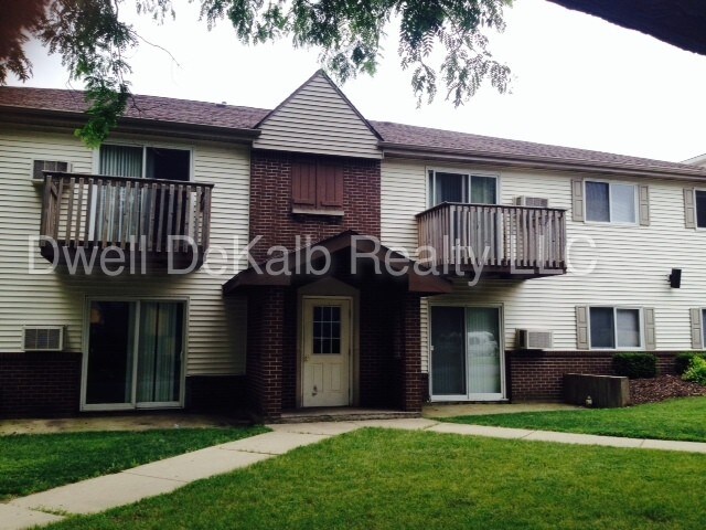 Primary Photo - 822 Edgebrook Dr