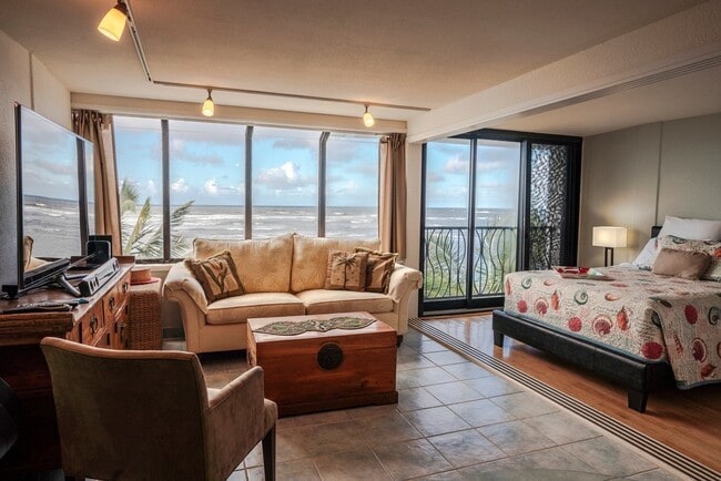 Building Photo - BEACH FRONT 2/2/1pkg, furnished condo on W...