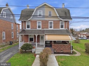 Building Photo - 825 Aubrey Ave