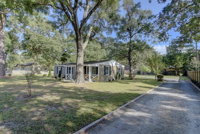 Building Photo - 144 Dogwood Dr
