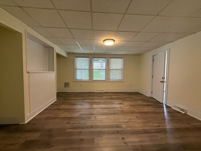 Building Photo - Updated 1-BR Apartment Now Available in Munhall/Homestead!