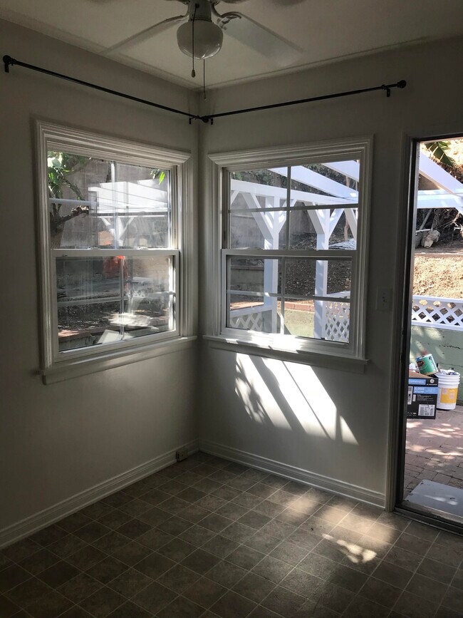 Eat-in Kitchen - 3907 Vineland Ave