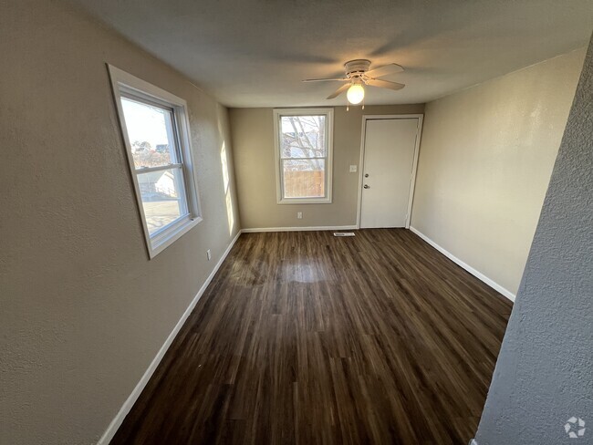 Family Room - 635 Jefferson St