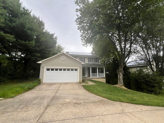 Foto del edificio - Beautiful 4 BR/3.5 BA Single-Family Home i...