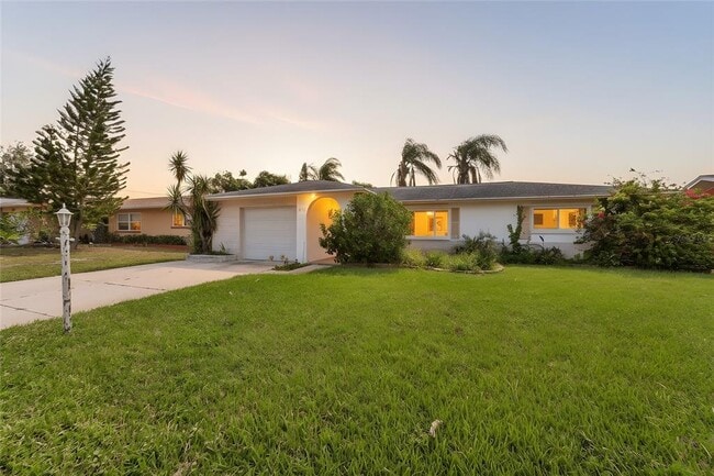 Building Photo - 2127 Scotland Dr