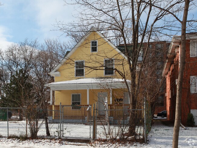 Building Photo - 3034 29th Ave S