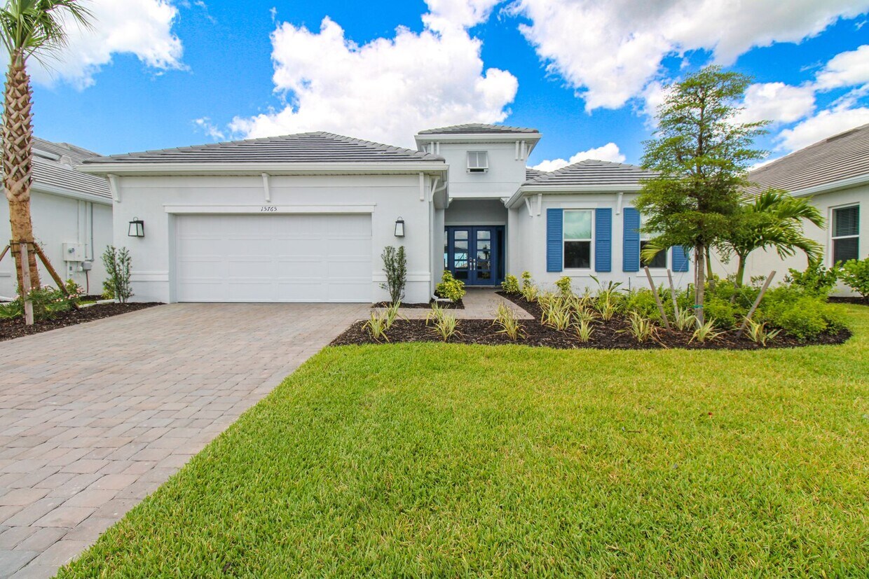 Foto principal - ** BRAND NEW 4 BED-3 FULL BATH BEAUTIFUL S...
