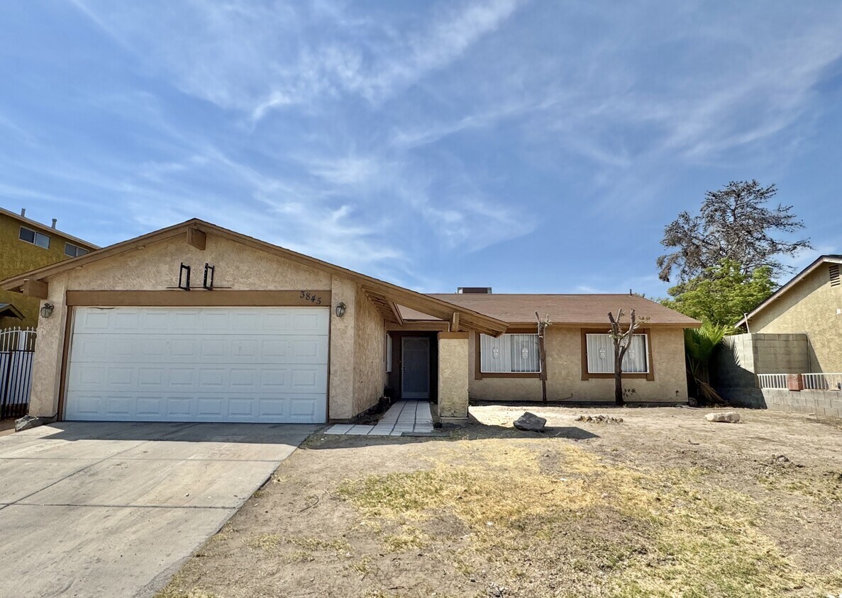 Foto principal - 3845 E Arizona Ave