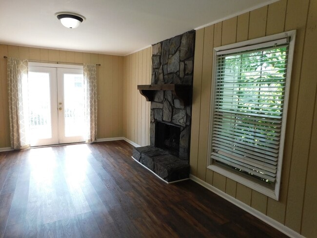 Building Photo - 712 Cahaba Manor Dr