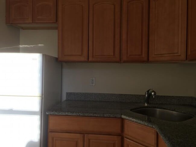 Building Photo - bedroom in San Francisco CA 94109