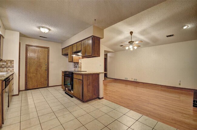 Building Photo - 212 Asbury Dr