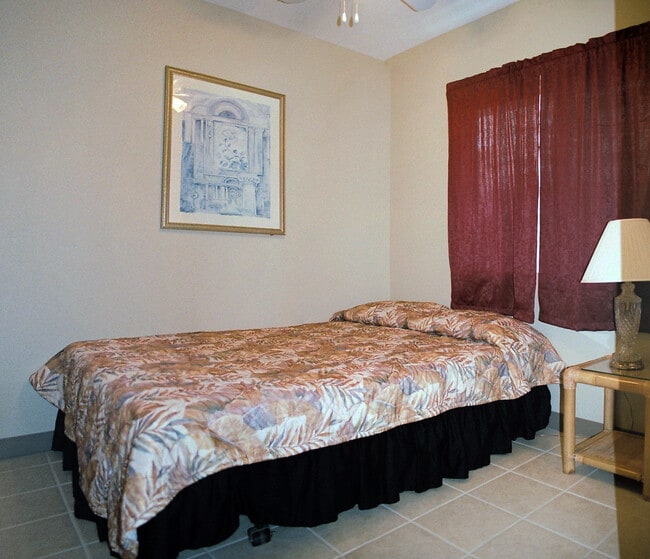 Building Photo - 2214 Aloha Dr